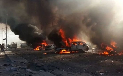 Aviones de guerra lanzaron tres ataques contra un mercado de Al Qaim Mueren 100 civiles en un bombardeo de la coalición en una localidad iraquí